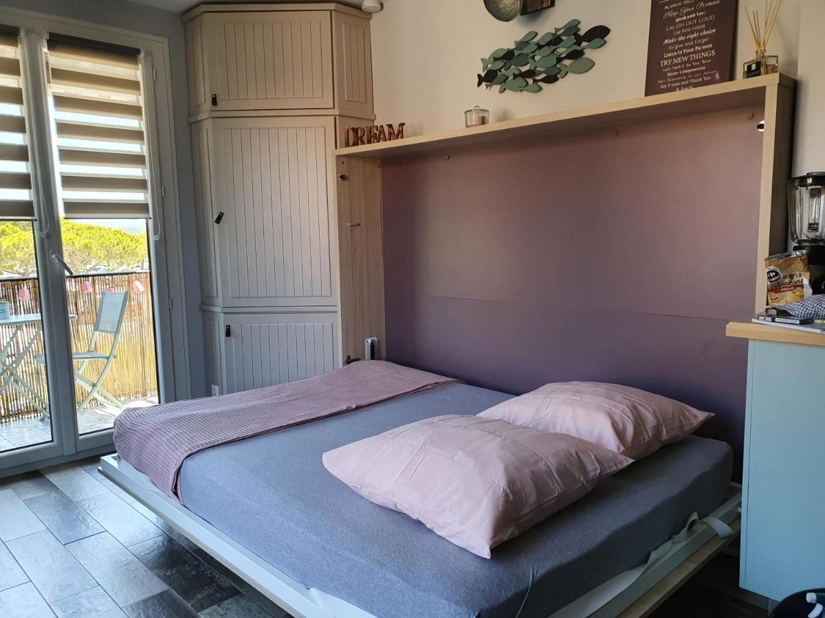Studio accès direct à la plage La Londe-les-Maures Extérieur photo